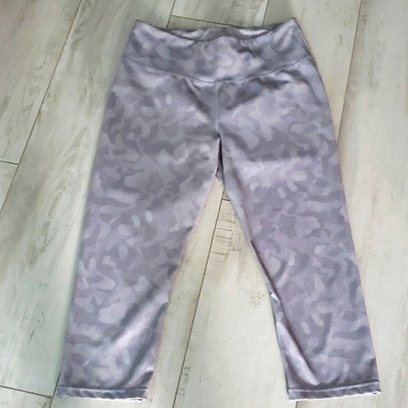 DANSKIN GRAY CAMO CAPRIS - Picture 1 of 4